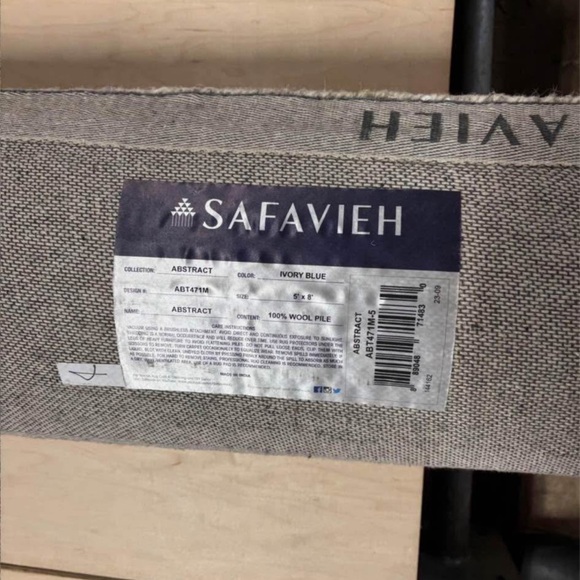 Elegant Gray Area Rug - Picture 7 of 7